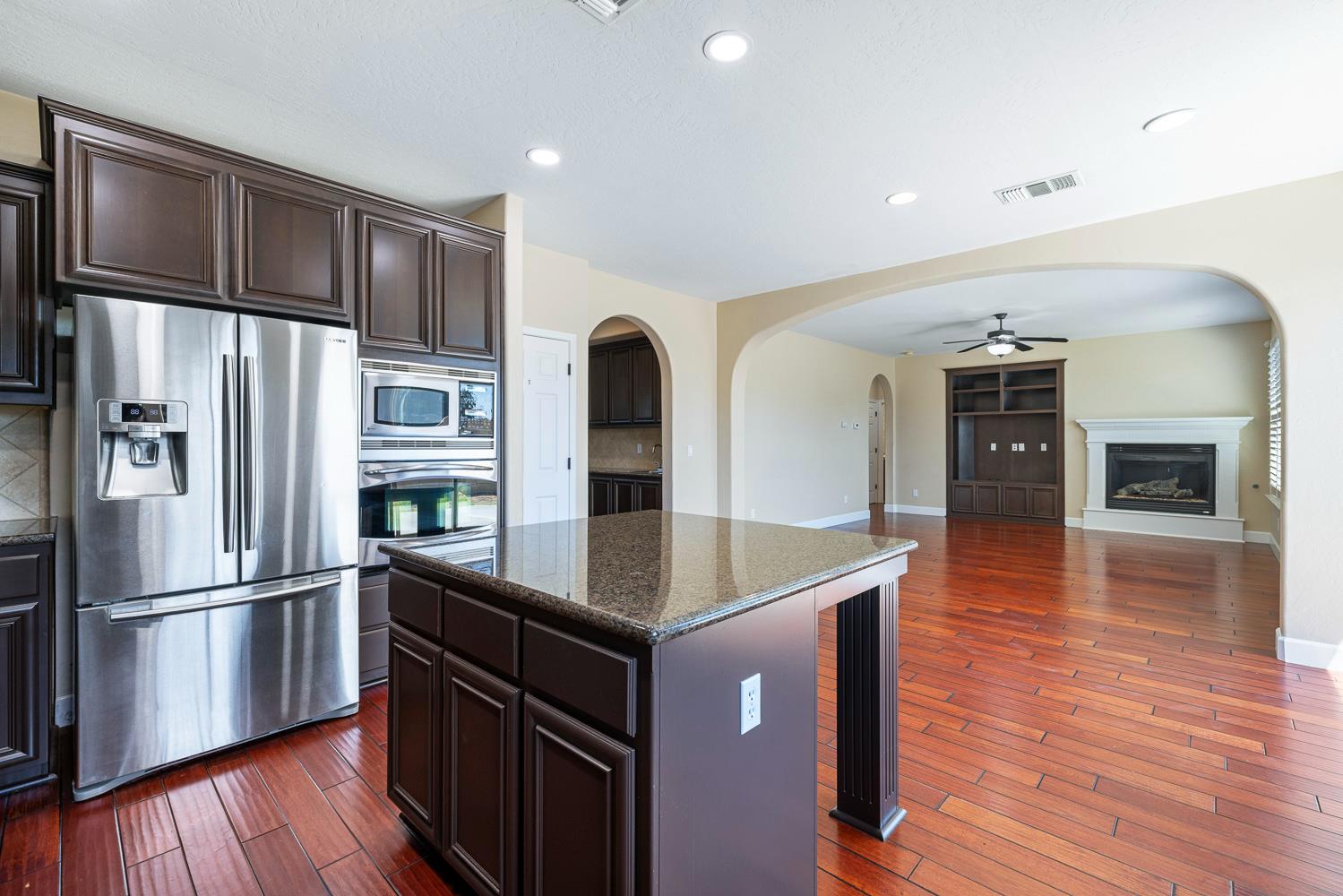 1135 N Whittier Ave, Clovis, CA 93611