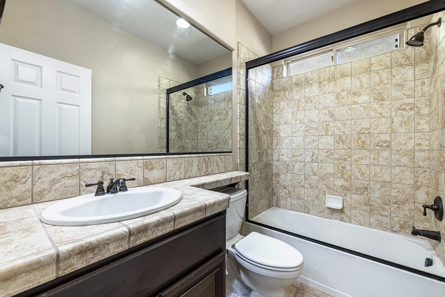 1135 N Whittier Ave, Clovis, CA 93611
