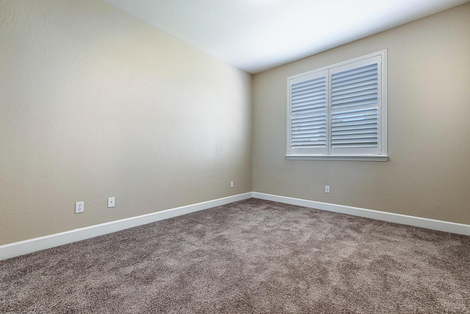 1135 N Whittier Ave, Clovis, CA 93611