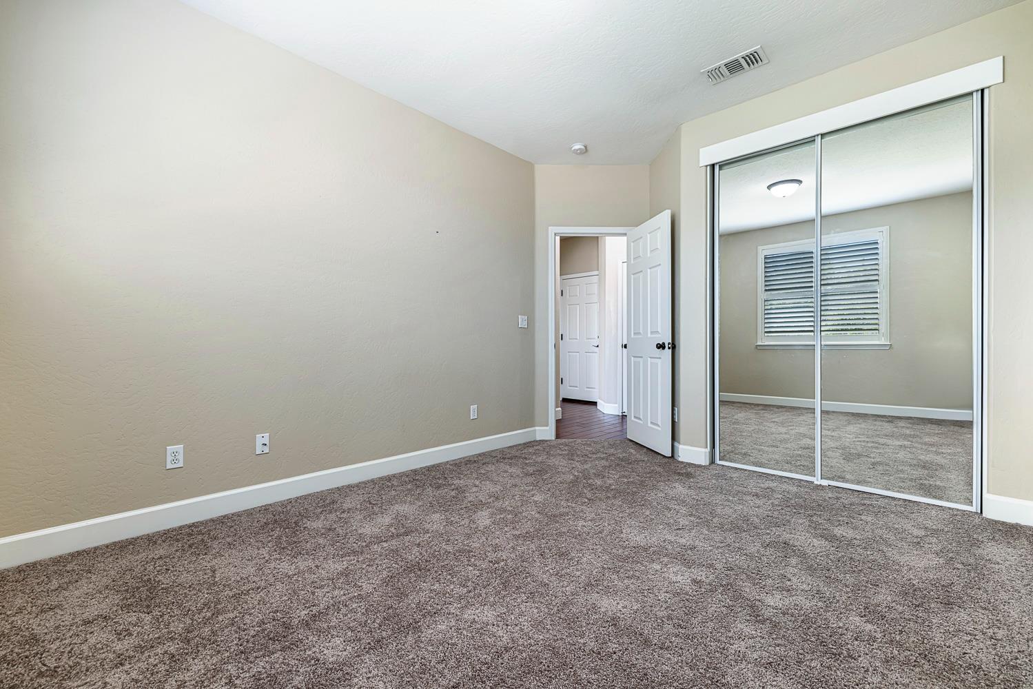 1135 N Whittier Ave, Clovis, CA 93611