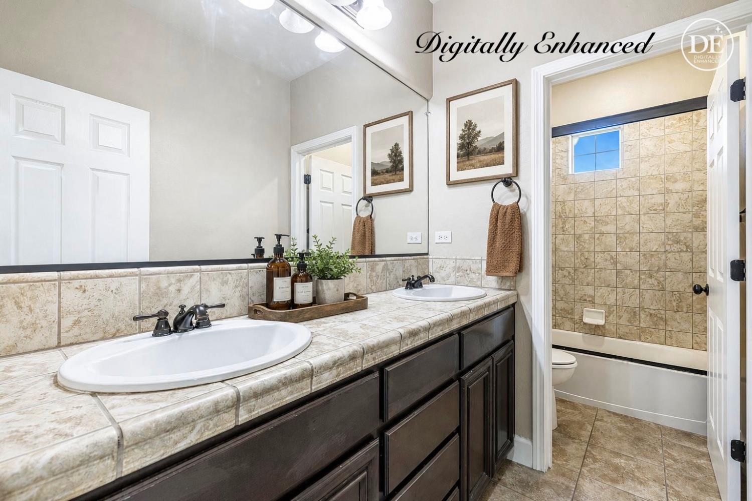 1135 N Whittier Ave, Clovis, CA 93611