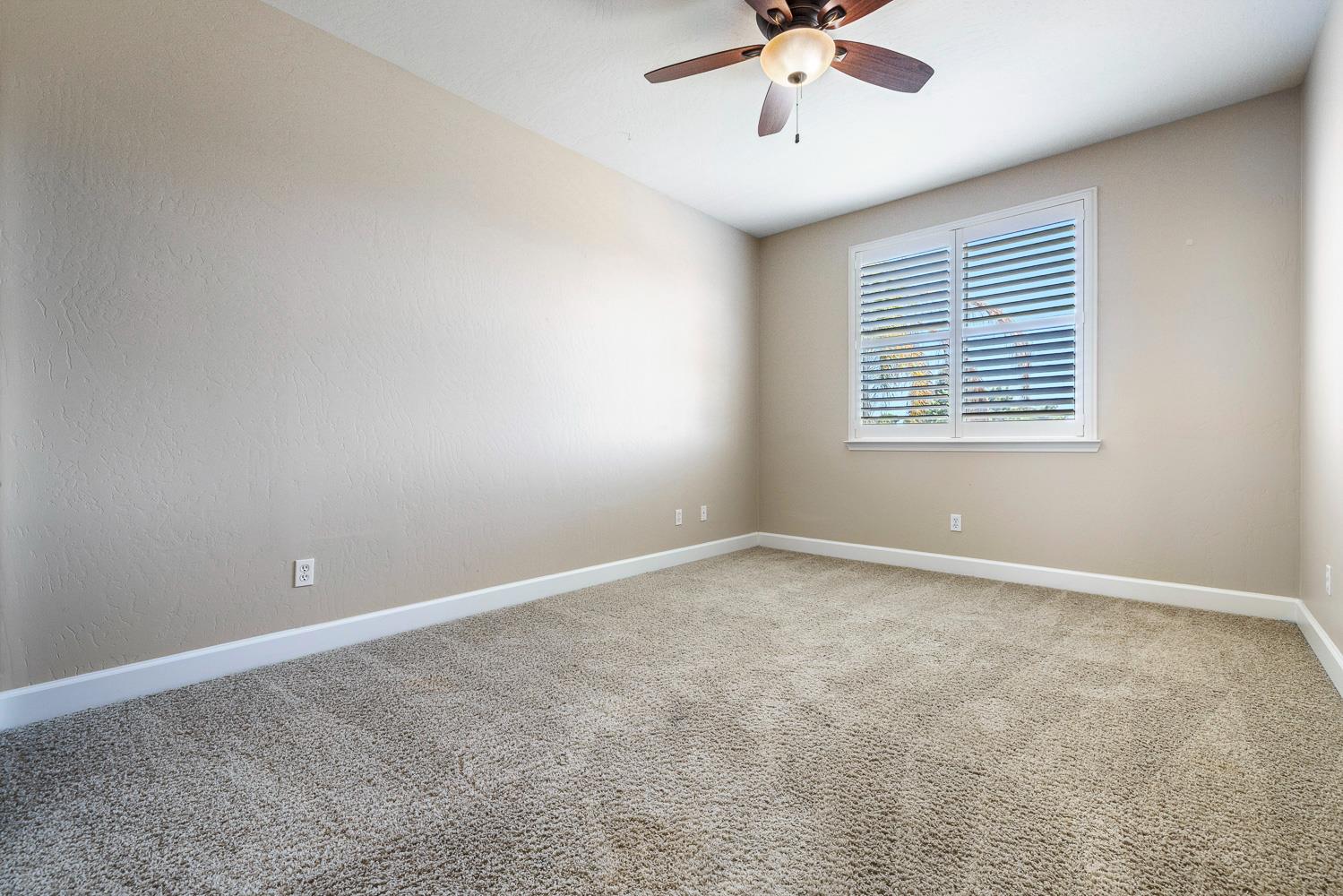 1135 N Whittier Ave, Clovis, CA 93611
