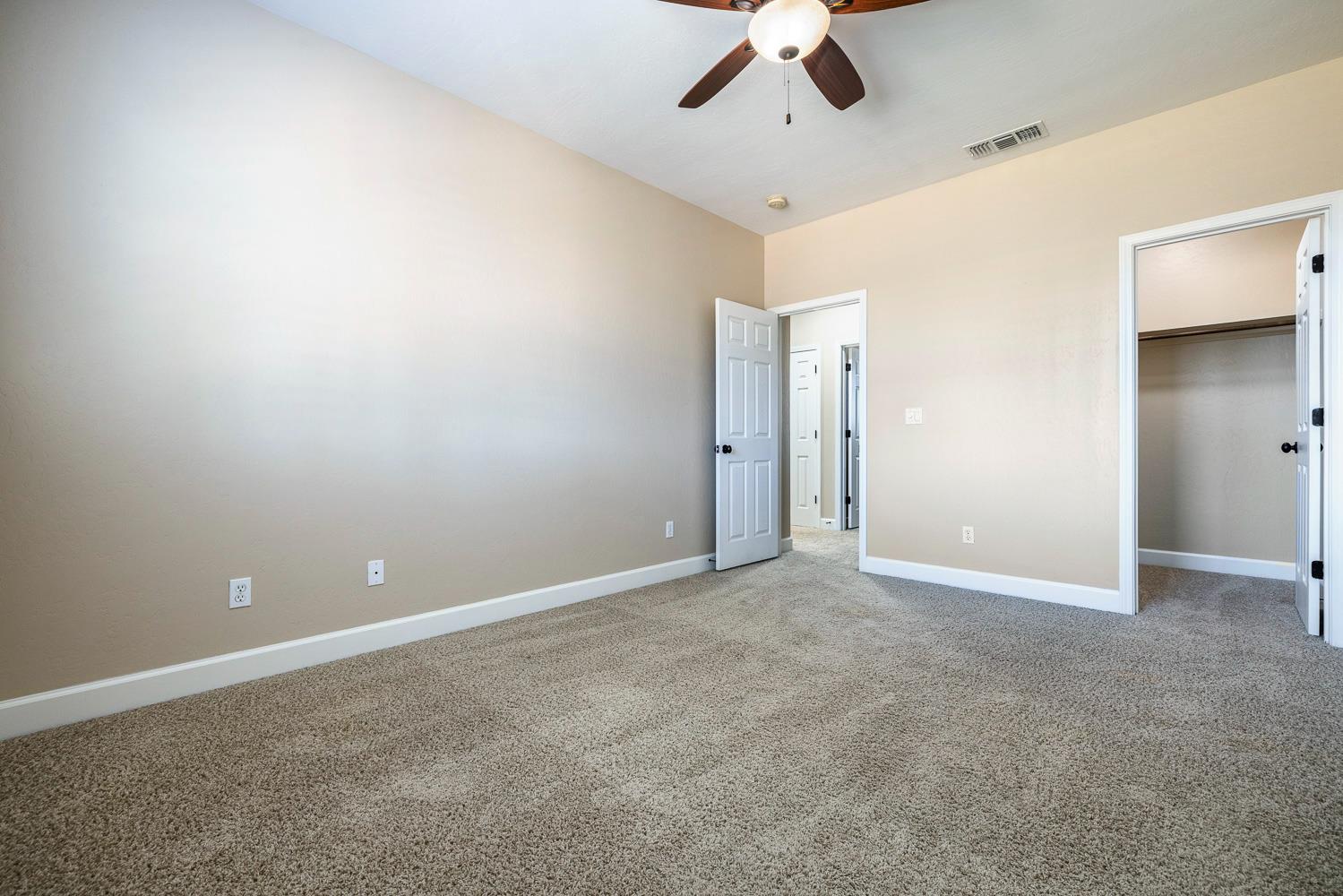 1135 N Whittier Ave, Clovis, CA 93611