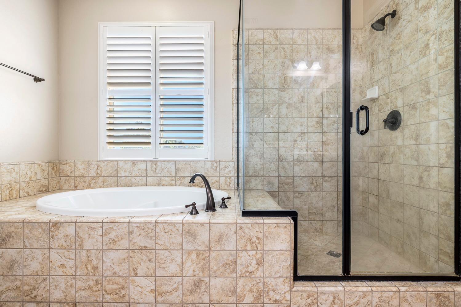 1135 N Whittier Ave, Clovis, CA 93611