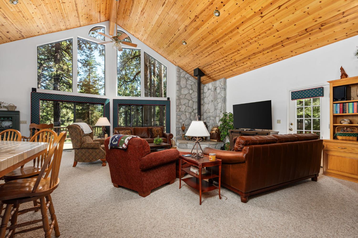 41943 Split Rock Ln, Shaver Lake, CA 93664