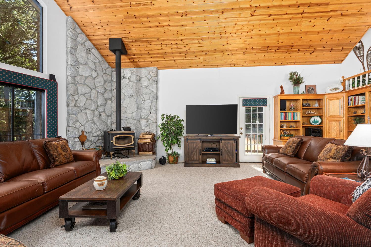 41943 Split Rock Ln, Shaver Lake, CA 93664