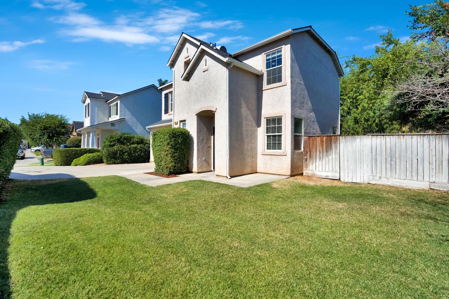 1801 N Miramar Ln, Clovis, CA 93619