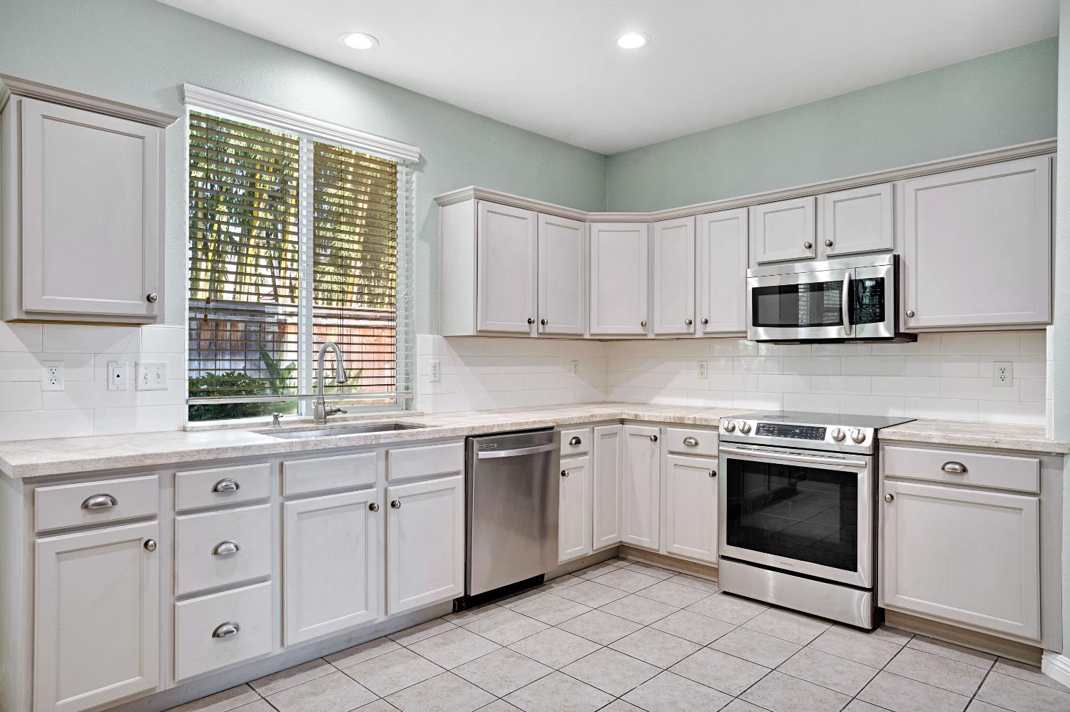 1801 N Miramar Ln, Clovis, CA 93619