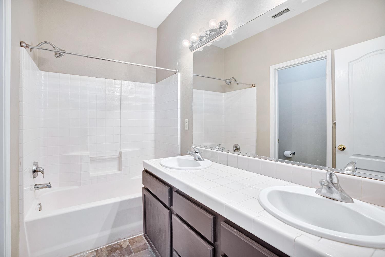1801 N Miramar Ln, Clovis, CA 93619