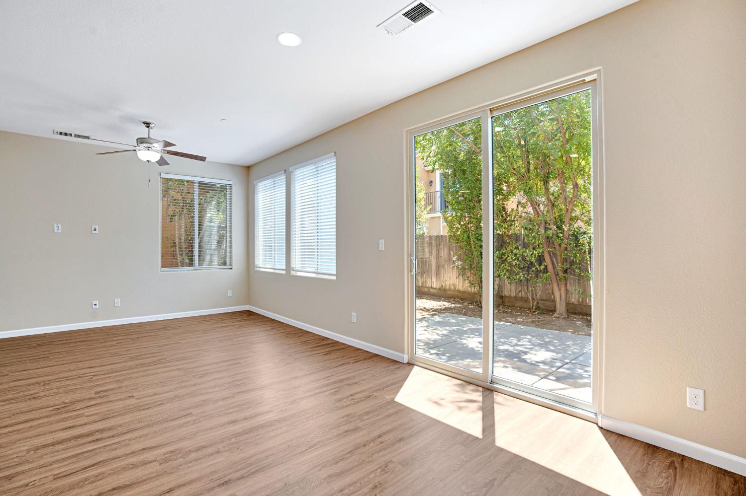 3270 Alps Ln, Clovis, CA 93619