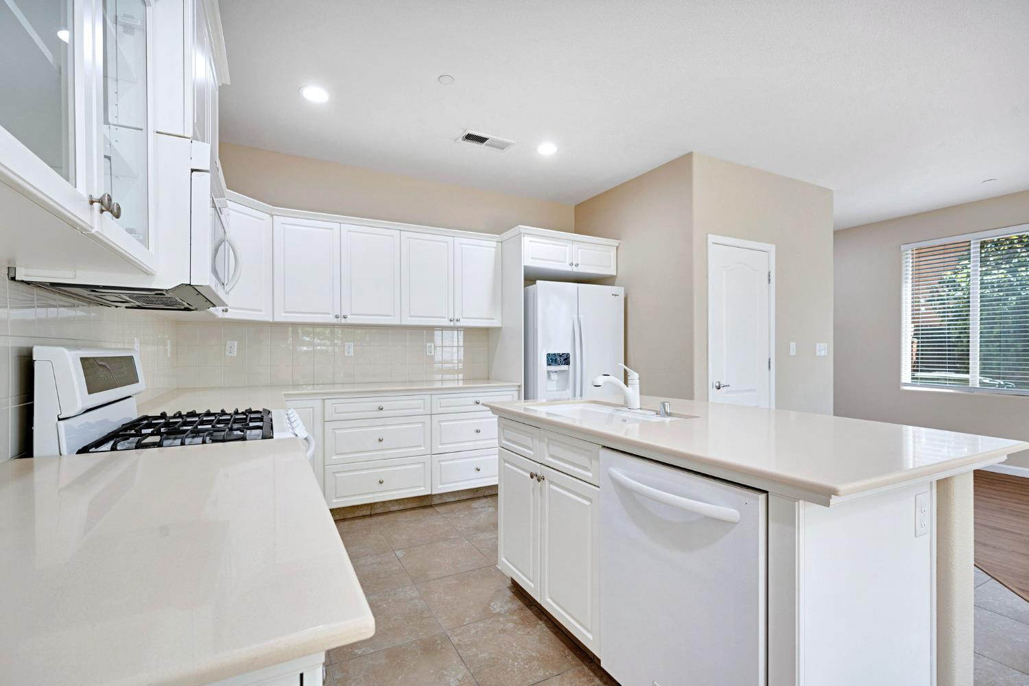 3270 Alps Ln, Clovis, CA 93619