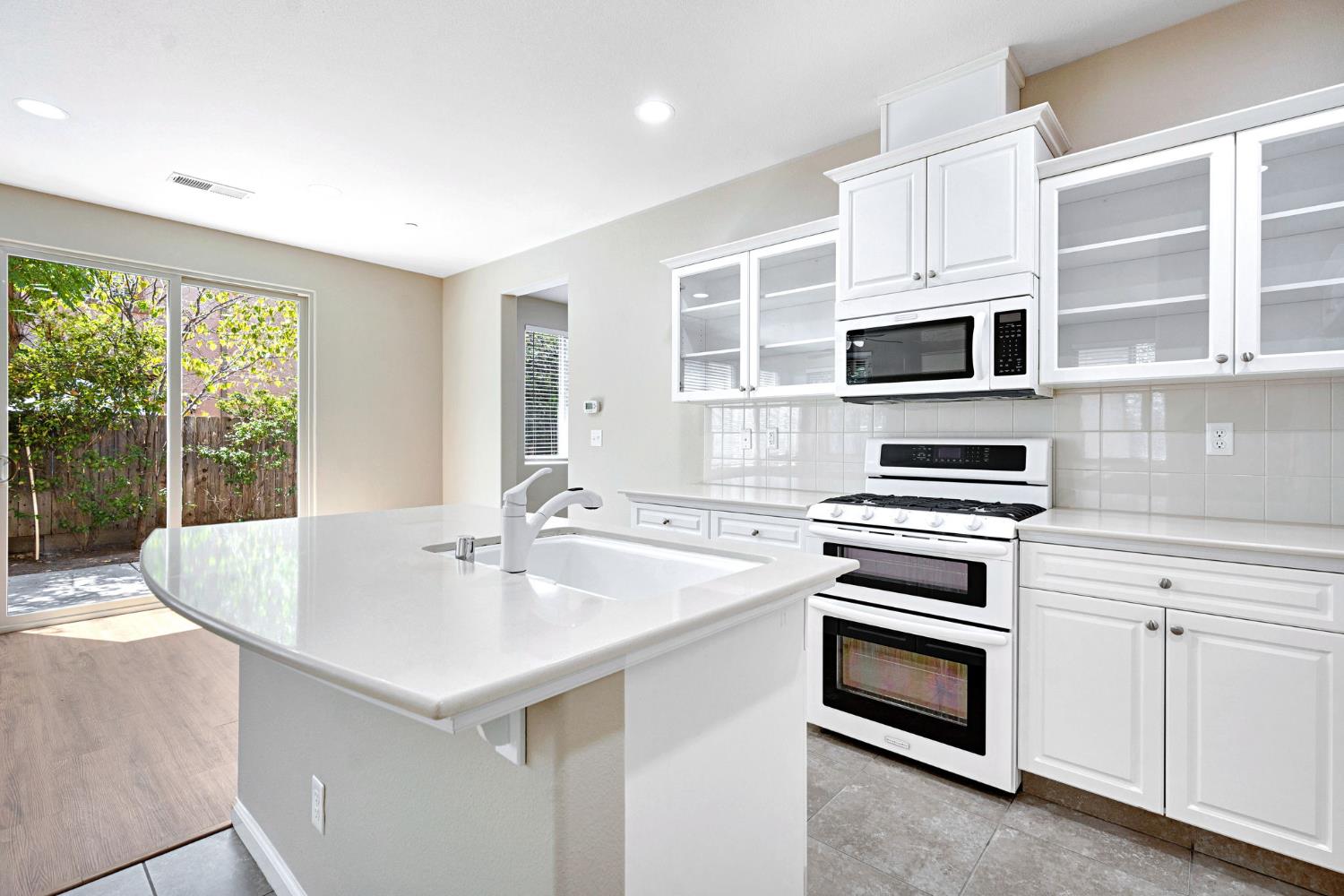 3270 Alps Ln, Clovis, CA 93619