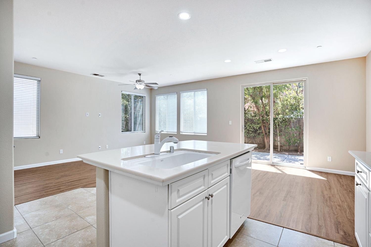 3270 Alps Ln, Clovis, CA 93619