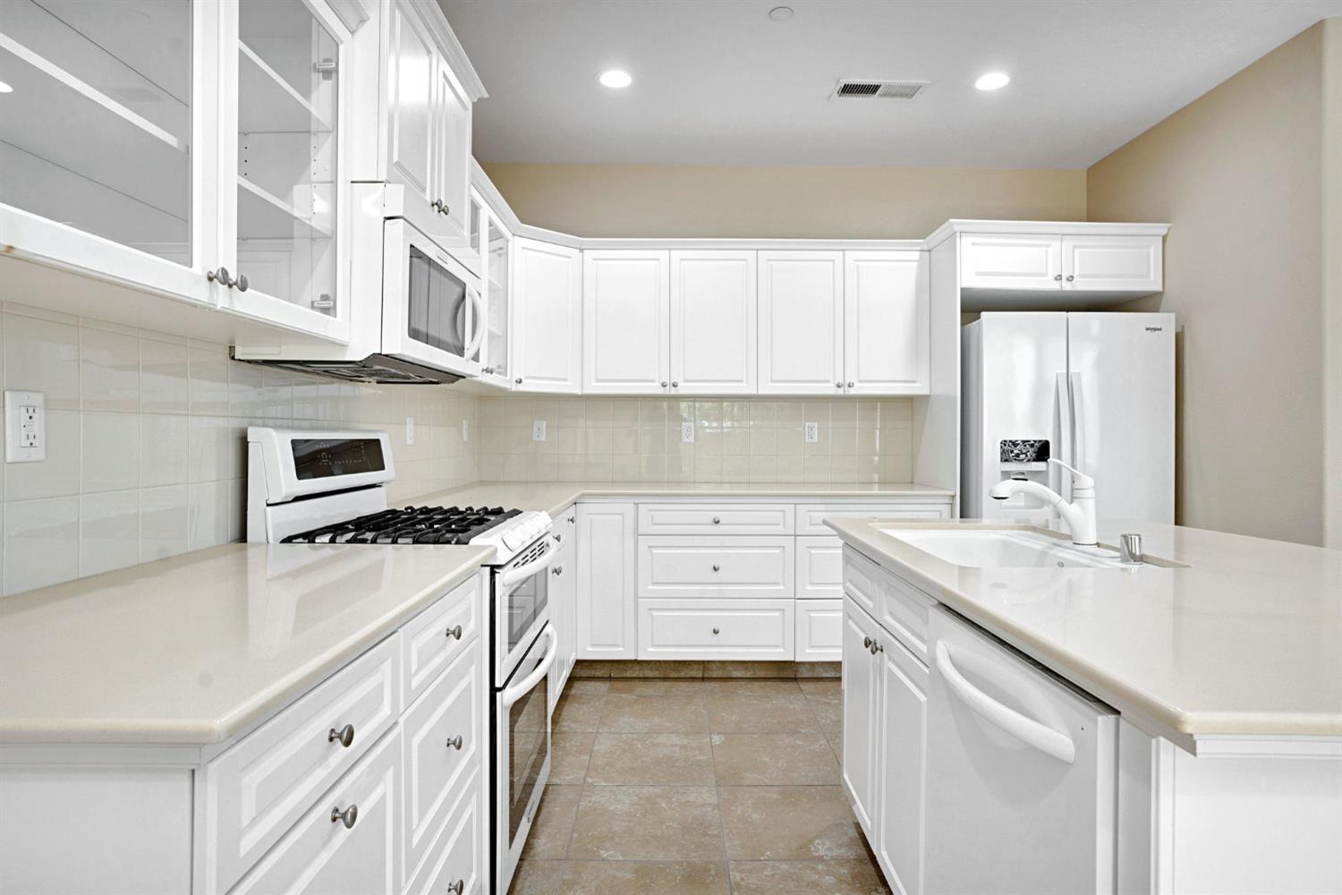 3270 Alps Ln, Clovis, CA 93619