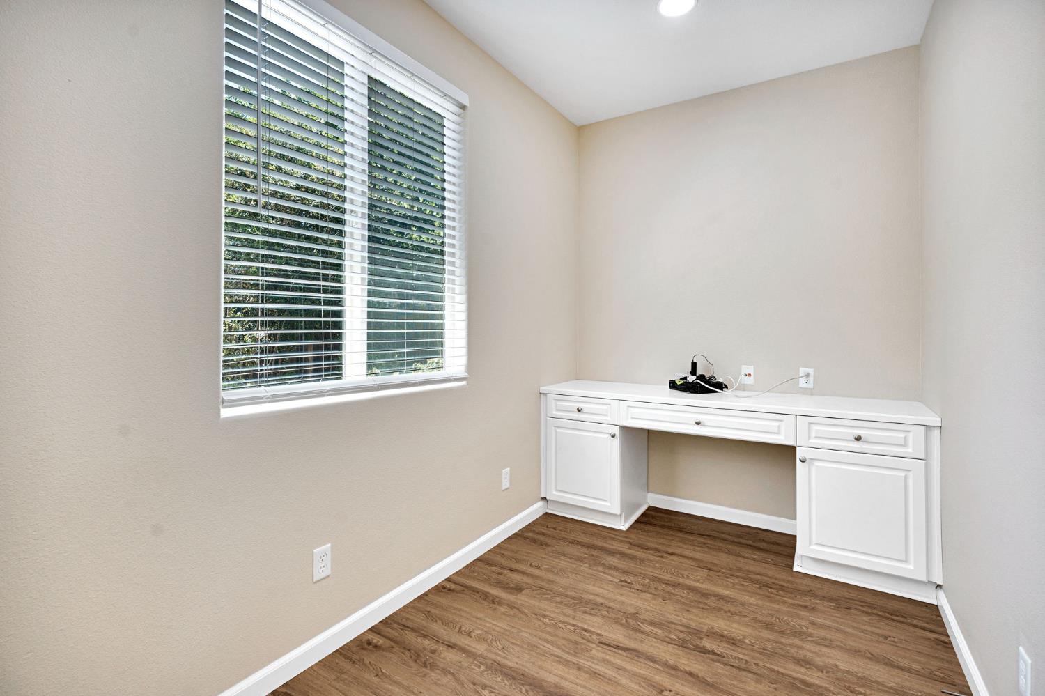 3270 Alps Ln, Clovis, CA 93619