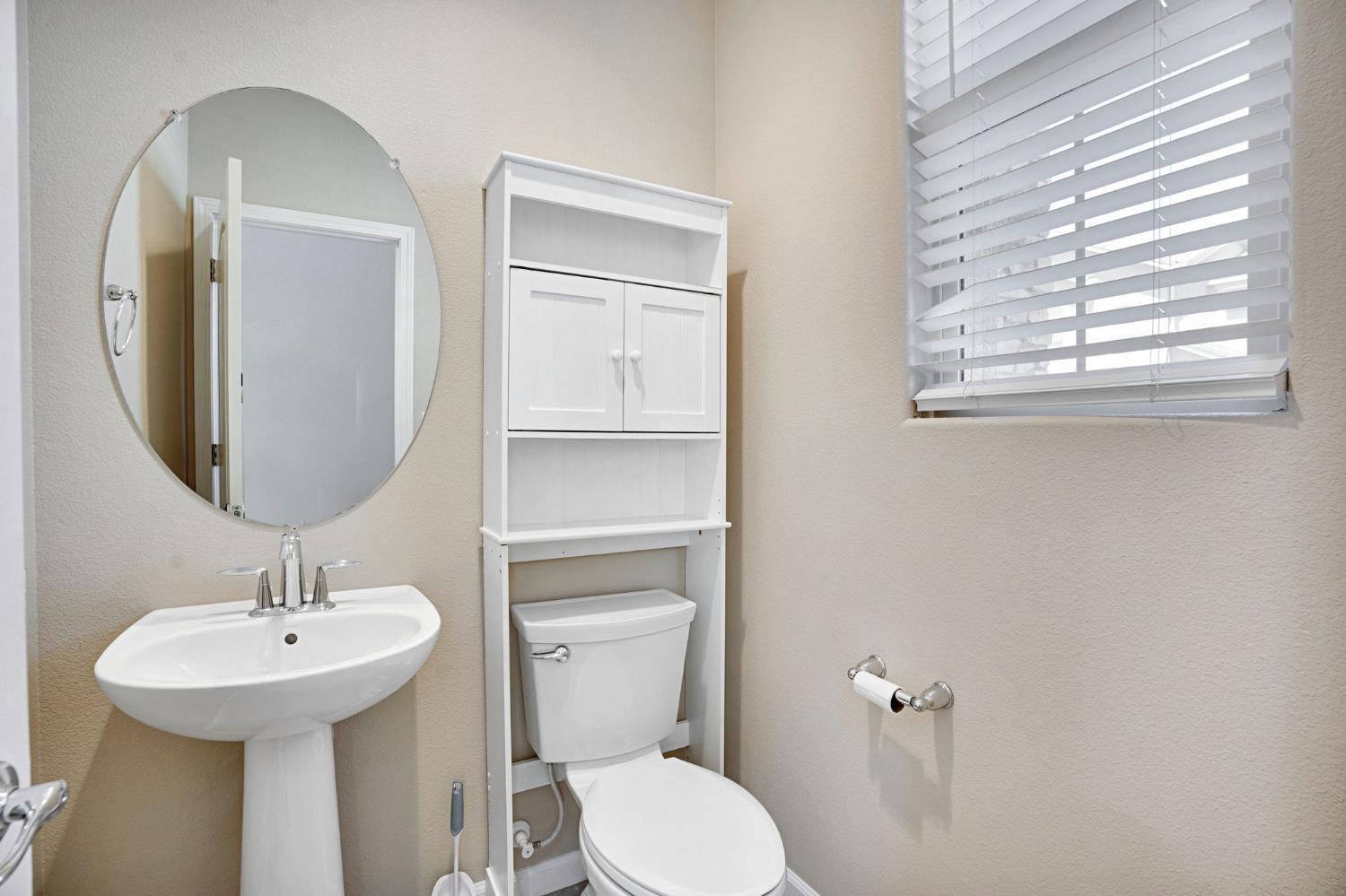 3270 Alps Ln, Clovis, CA 93619