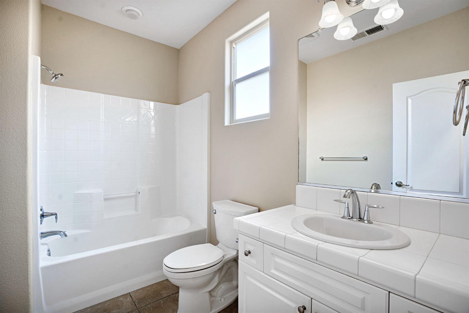 3270 Alps Ln, Clovis, CA 93619