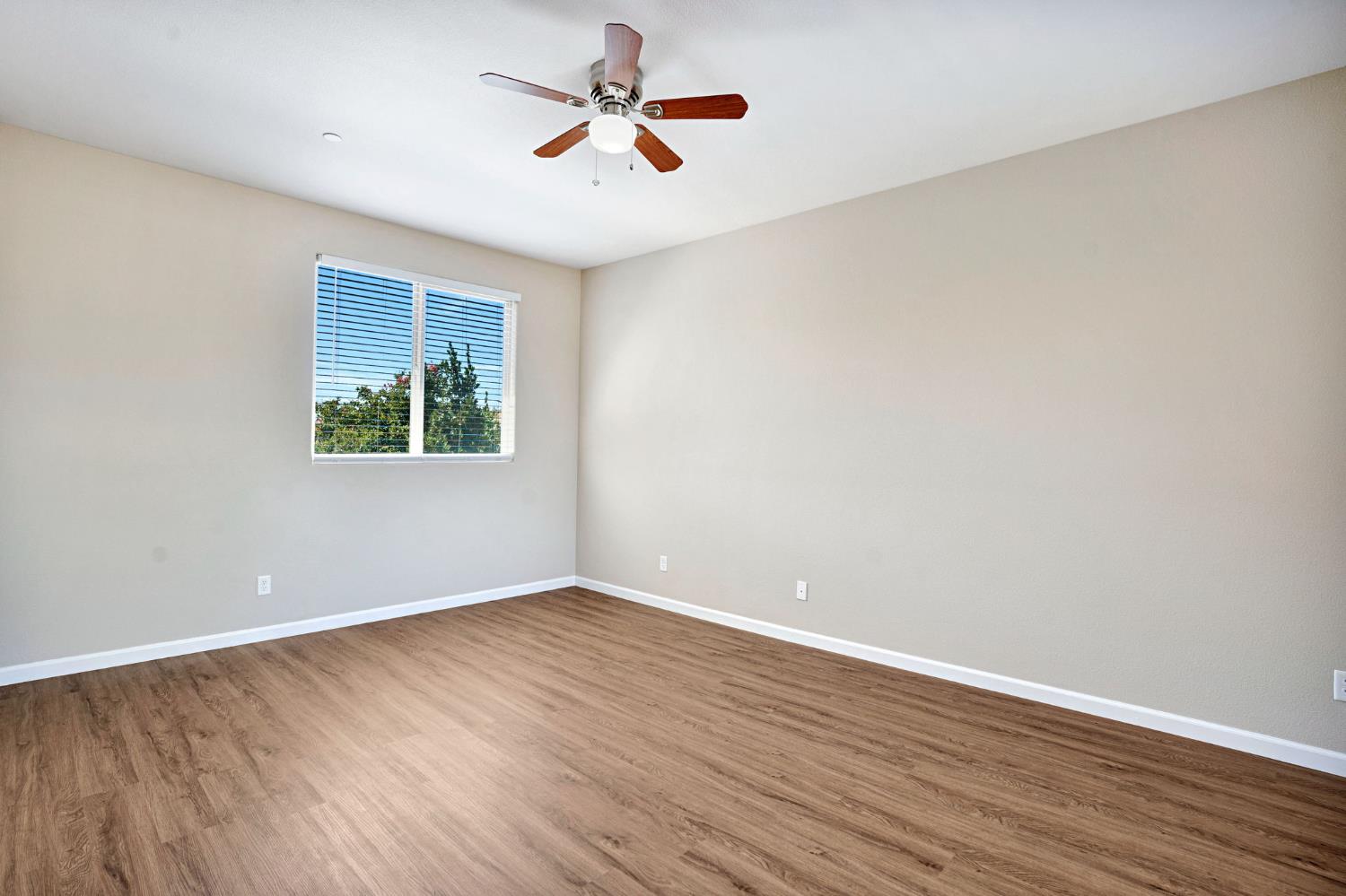 3270 Alps Ln, Clovis, CA 93619