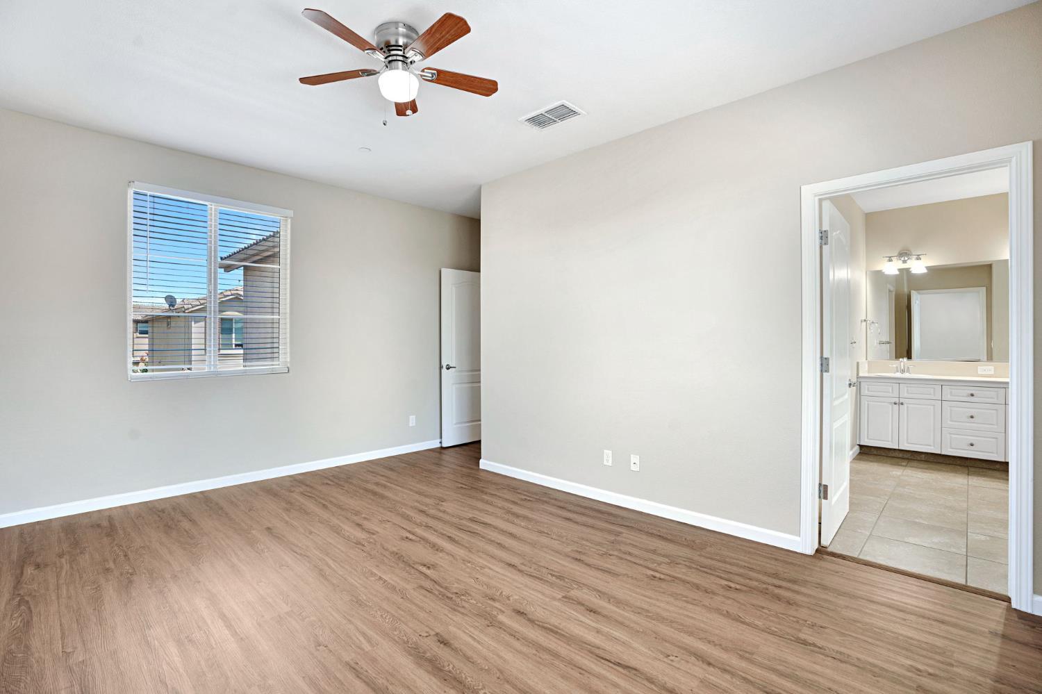 3270 Alps Ln, Clovis, CA 93619