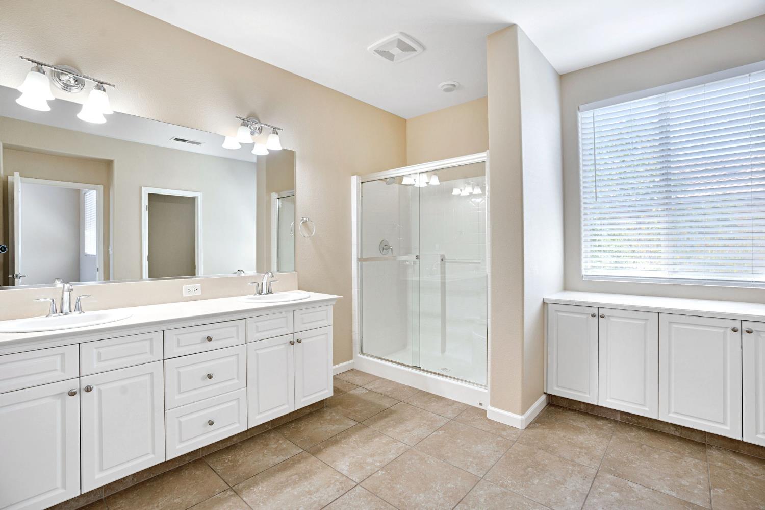 3270 Alps Ln, Clovis, CA 93619