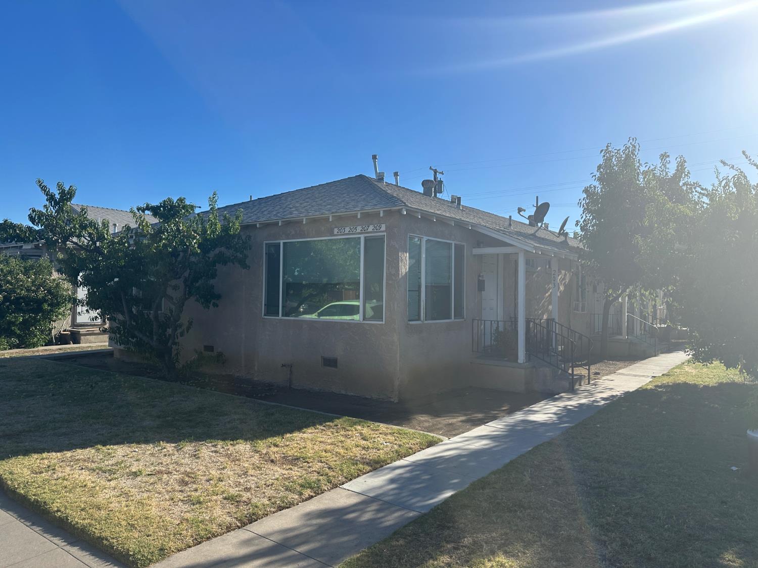 203 209 N San Pablo Ave, Fresno, CA 93701