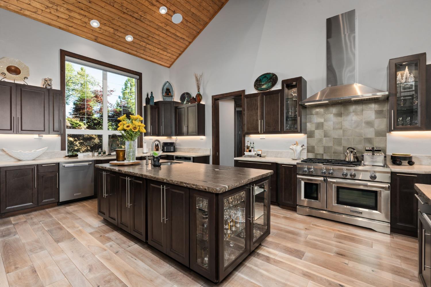 42499 Bretz Point Ln, Shaver Lake, CA 93664