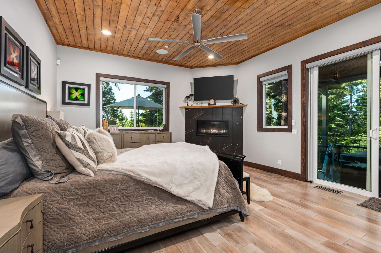 42499 Bretz Point Ln, Shaver Lake, CA 93664