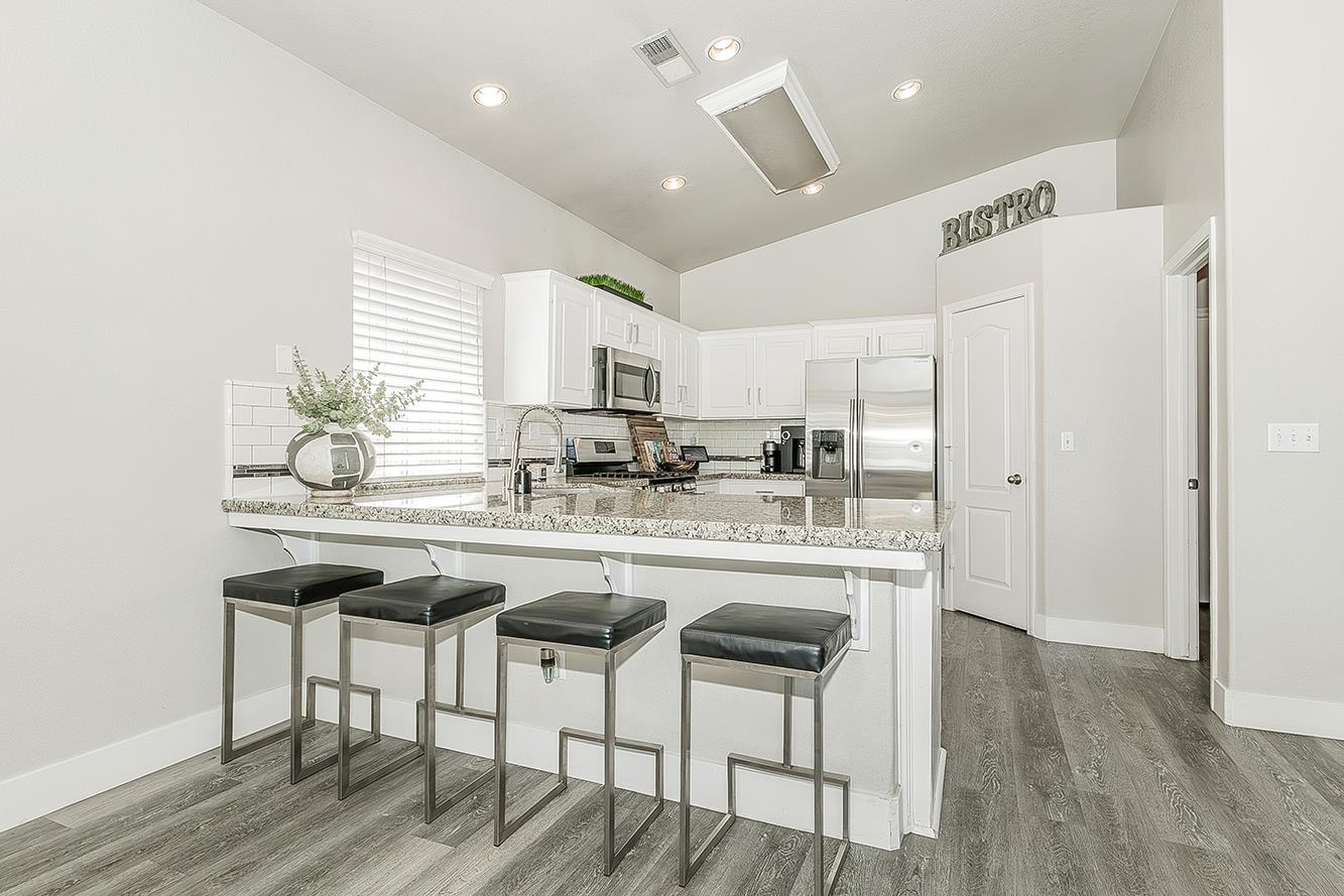 2702 E Caraway Ct, Fresno, CA 93720