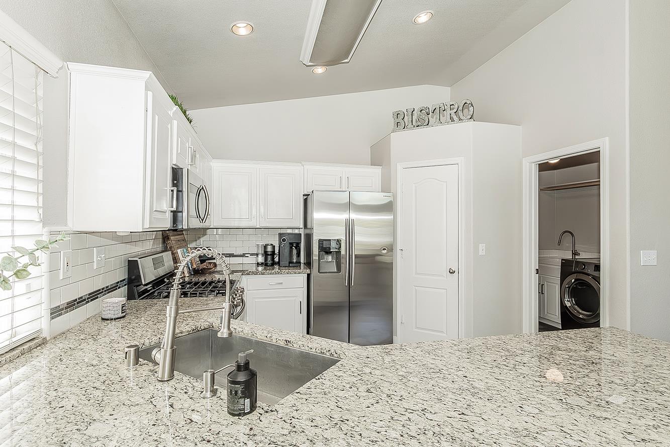 2702 E Caraway Ct, Fresno, CA 93720
