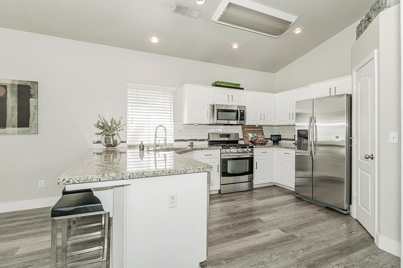2702 E Caraway Ct, Fresno, CA 93720