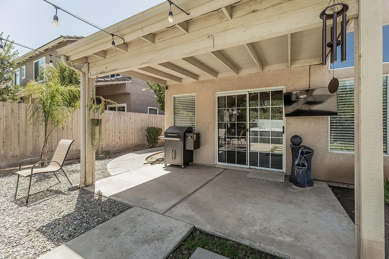 2702 E Caraway Ct, Fresno, CA 93720
