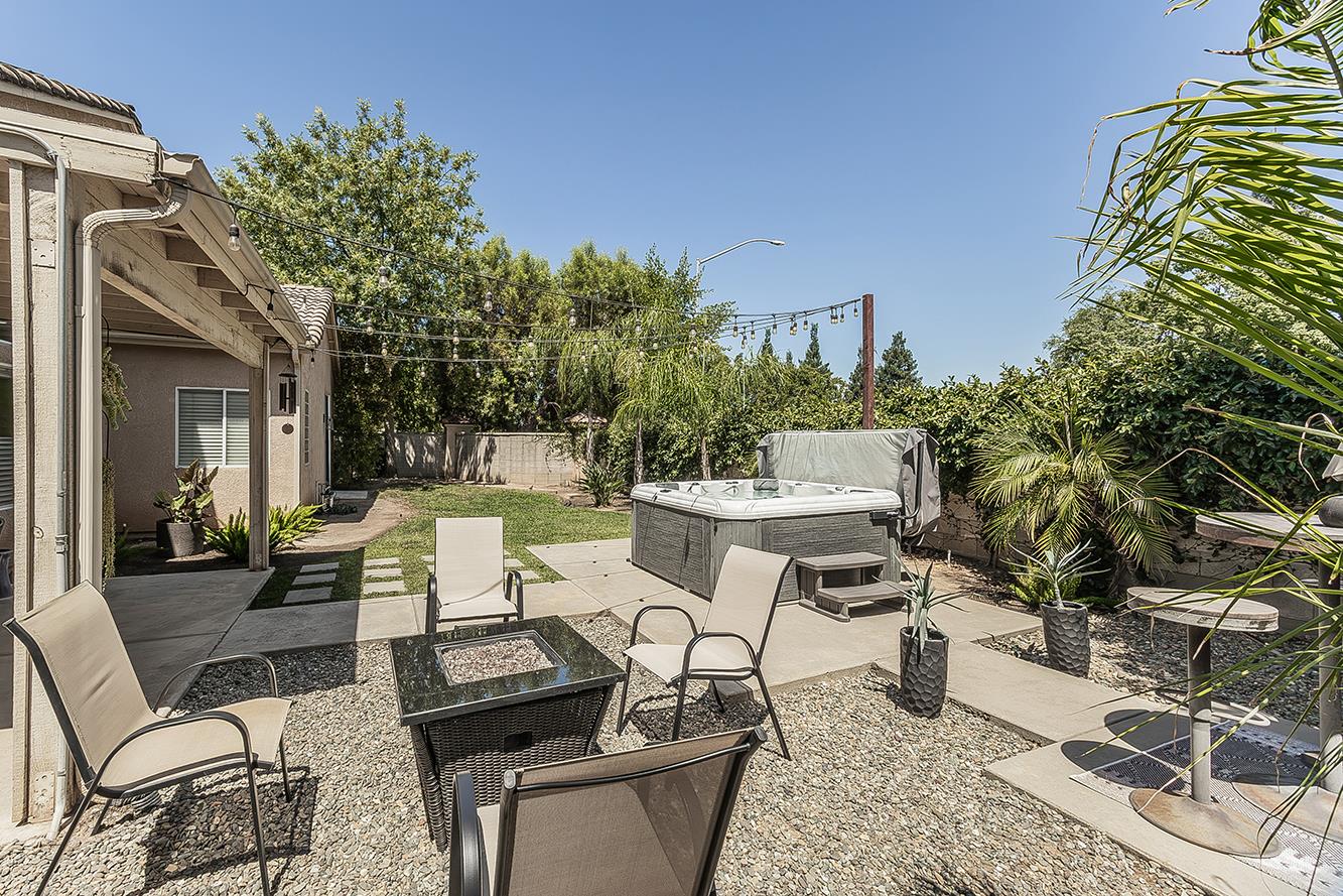2702 E Caraway Ct, Fresno, CA 93720