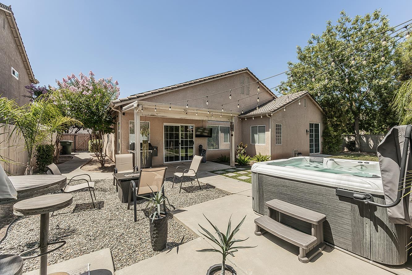 2702 E Caraway Ct, Fresno, CA 93720