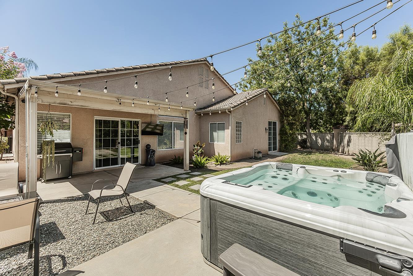 2702 E Caraway Ct, Fresno, CA 93720
