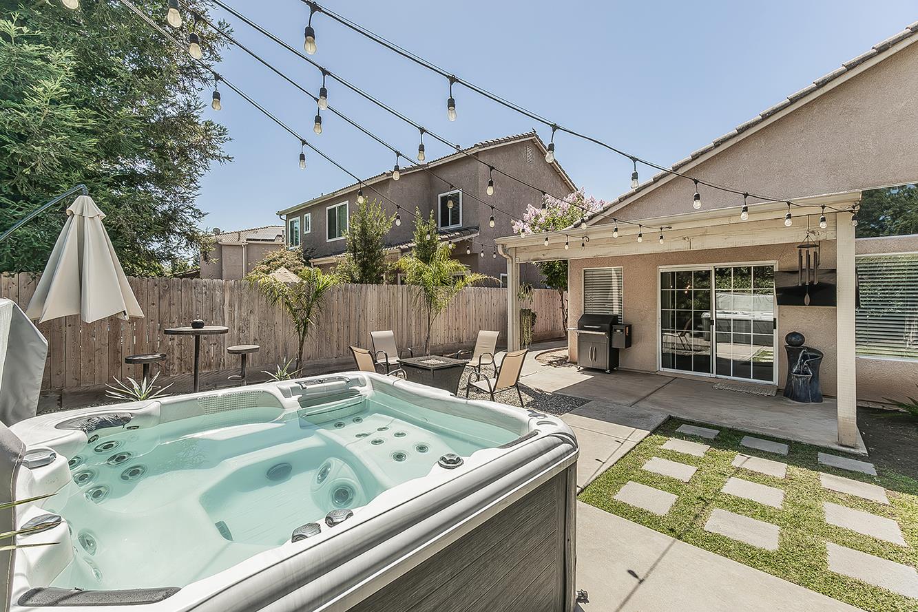2702 E Caraway Ct, Fresno, CA 93720