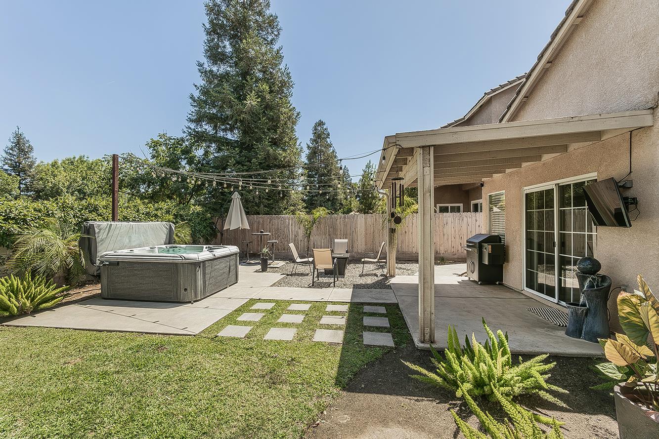 2702 E Caraway Ct, Fresno, CA 93720
