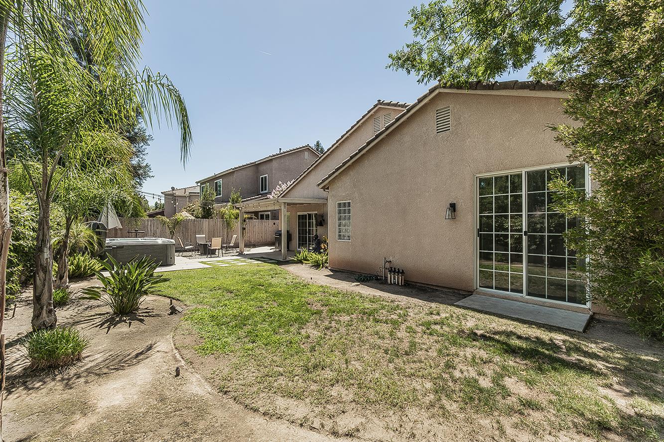 2702 E Caraway Ct, Fresno, CA 93720