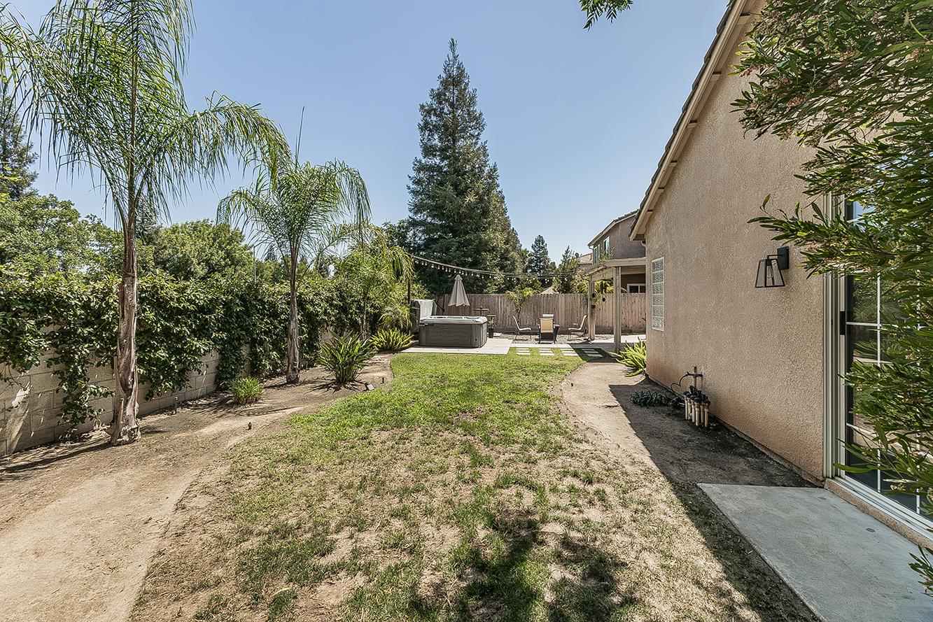 2702 E Caraway Ct, Fresno, CA 93720