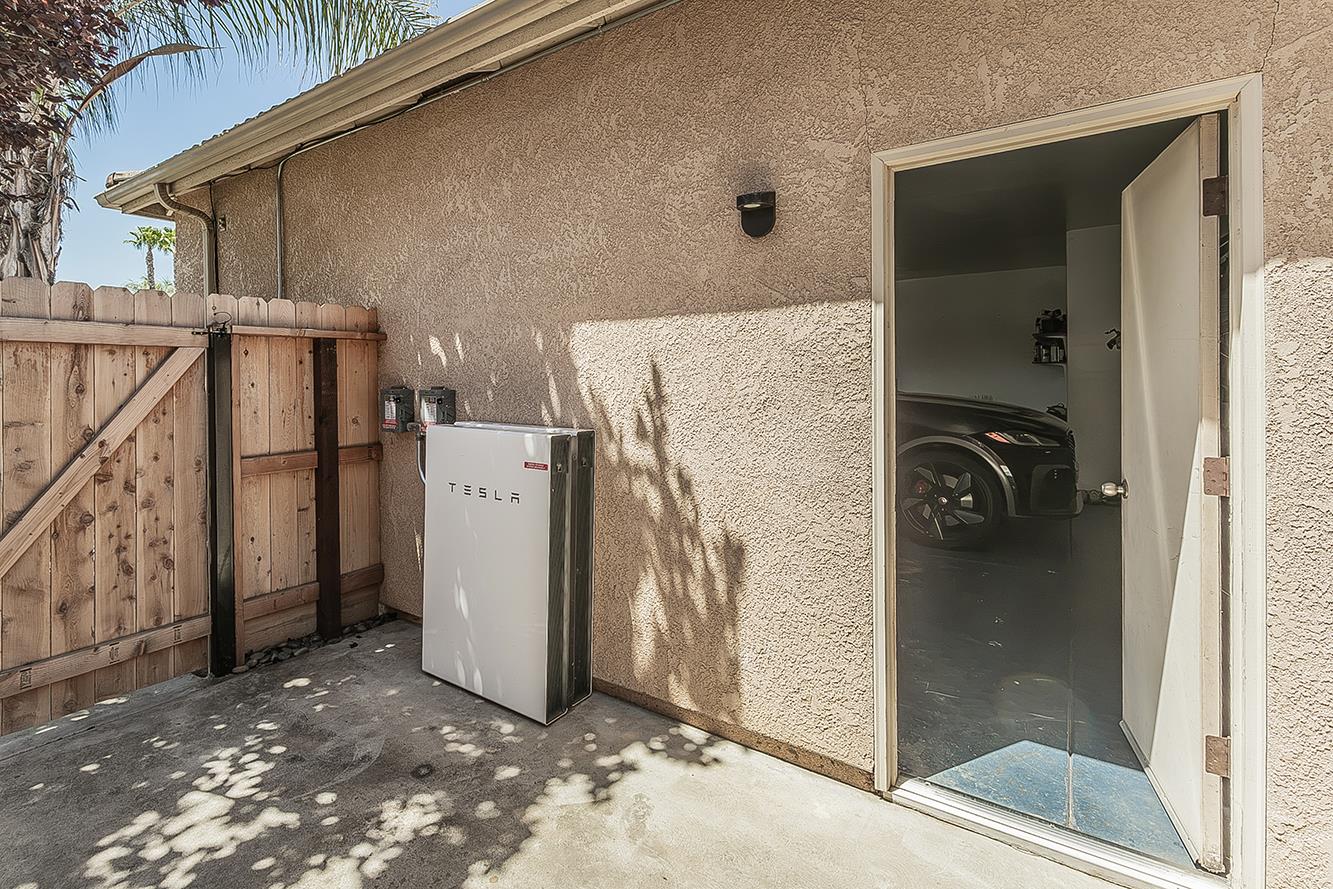 2702 E Caraway Ct, Fresno, CA 93720