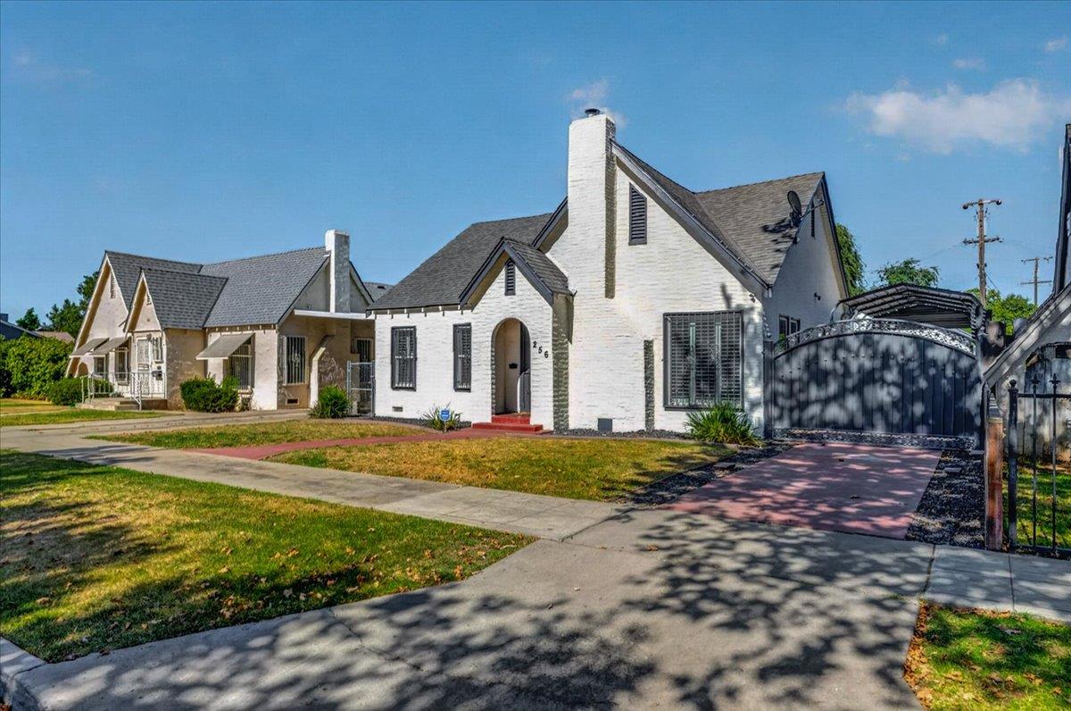 256 N Sierra Vista Ave, Fresno, CA 93702