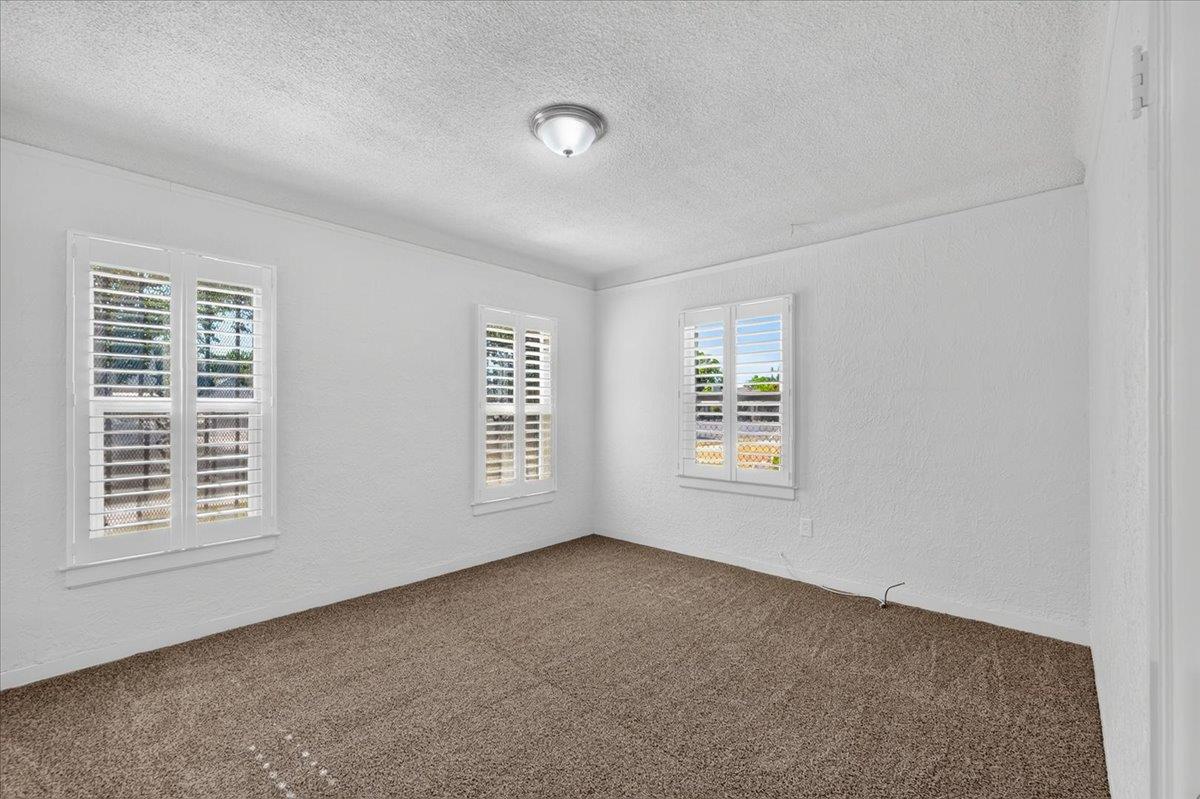 256 N Sierra Vista Ave, Fresno, CA 93702