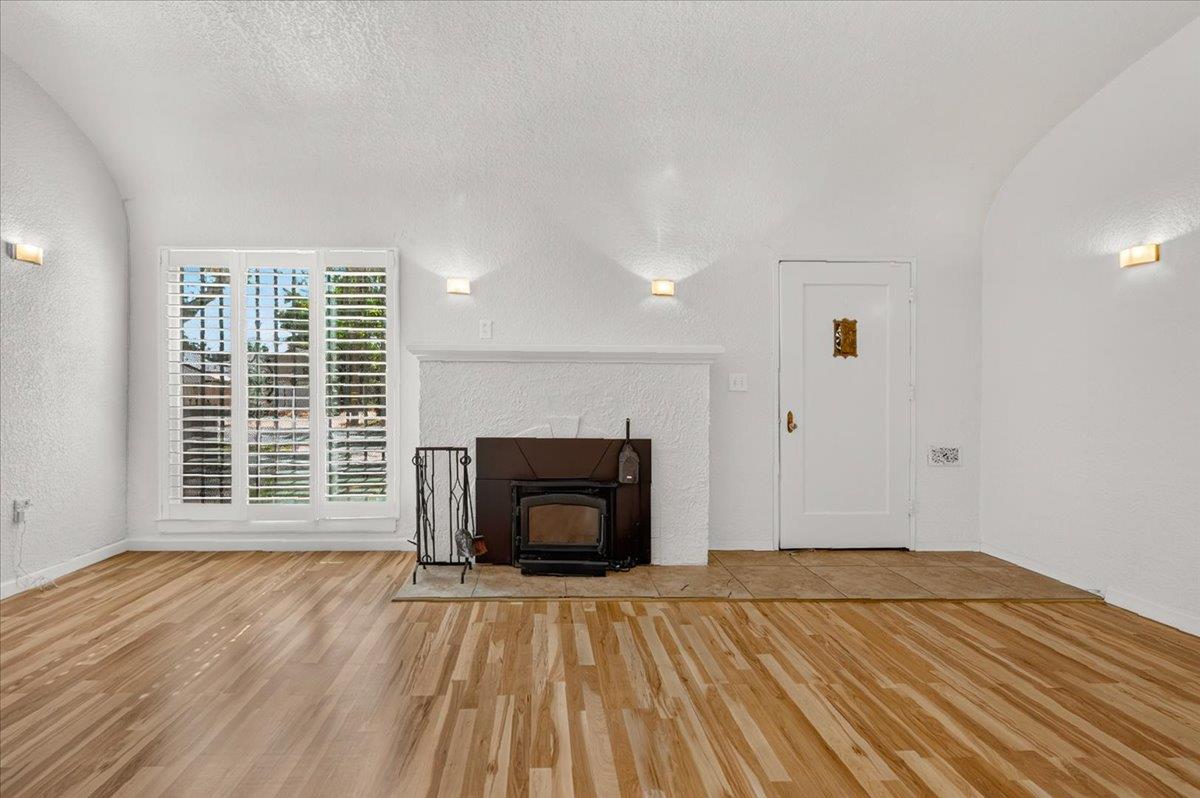 256 N Sierra Vista Ave, Fresno, CA 93702