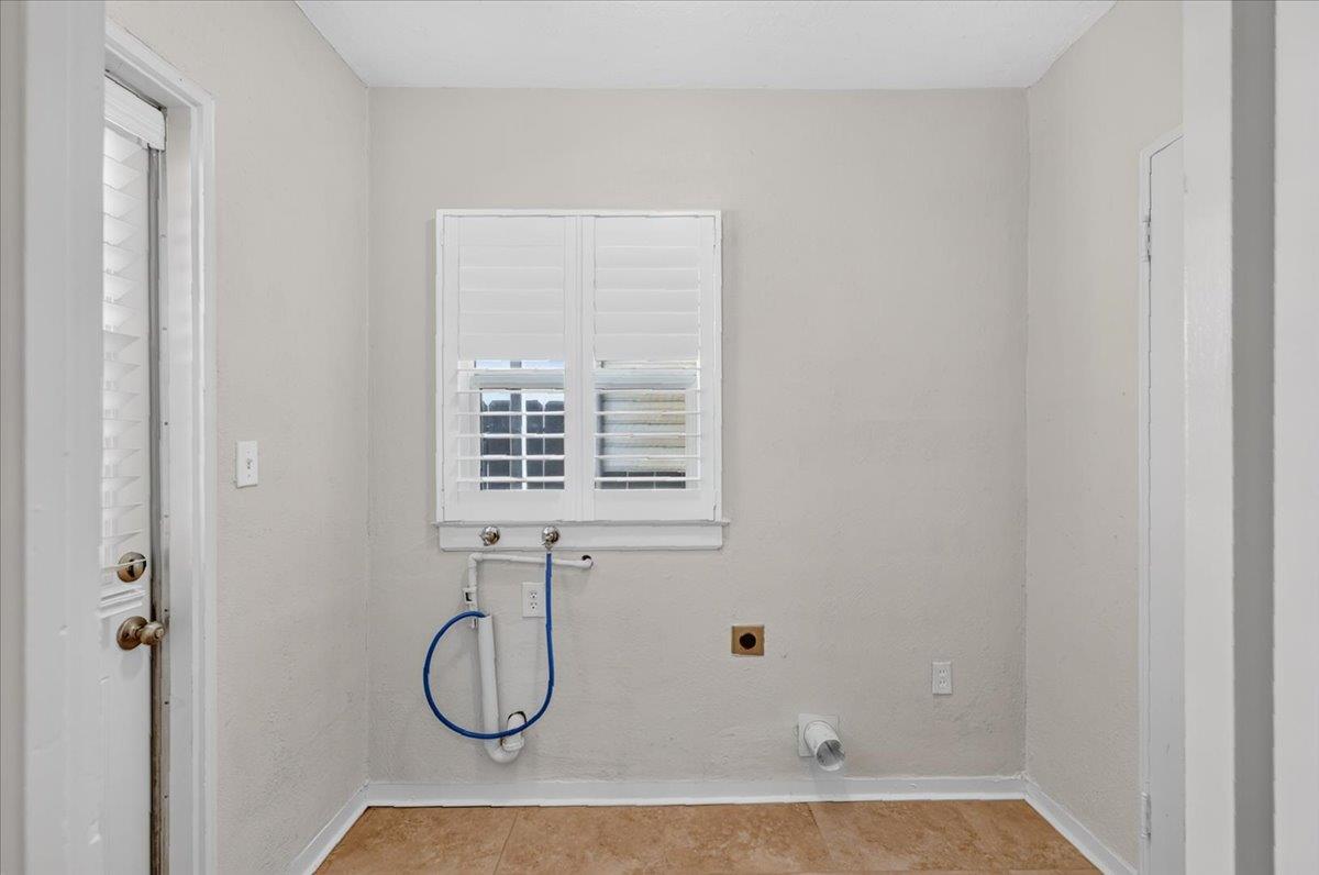 256 N Sierra Vista Ave, Fresno, CA 93702