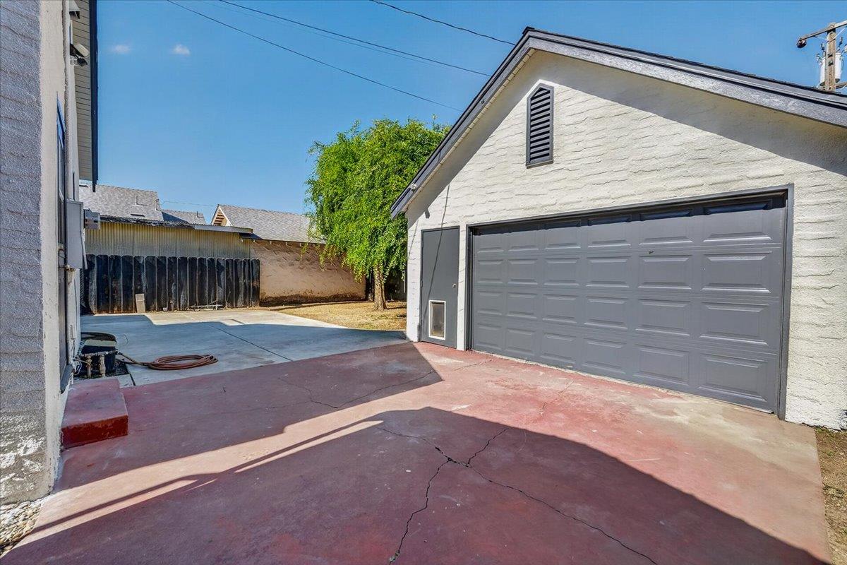256 N Sierra Vista Ave, Fresno, CA 93702