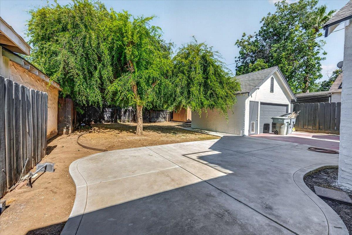 256 N Sierra Vista Ave, Fresno, CA 93702