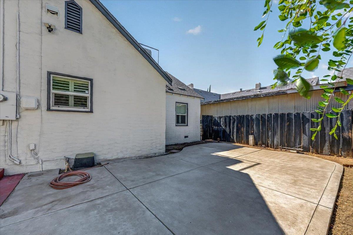 256 N Sierra Vista Ave, Fresno, CA 93702