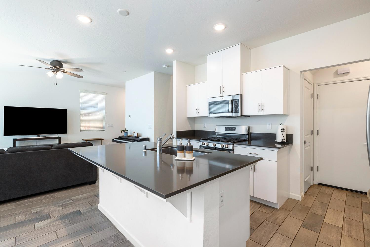 3748 Longford Way, Clovis, CA 93619