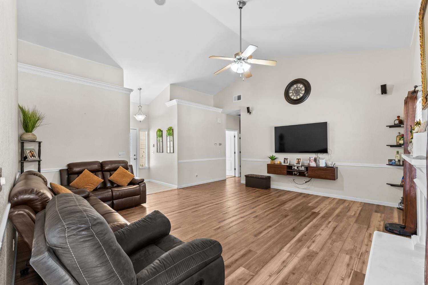 15906 W C St, Kerman, CA 93630