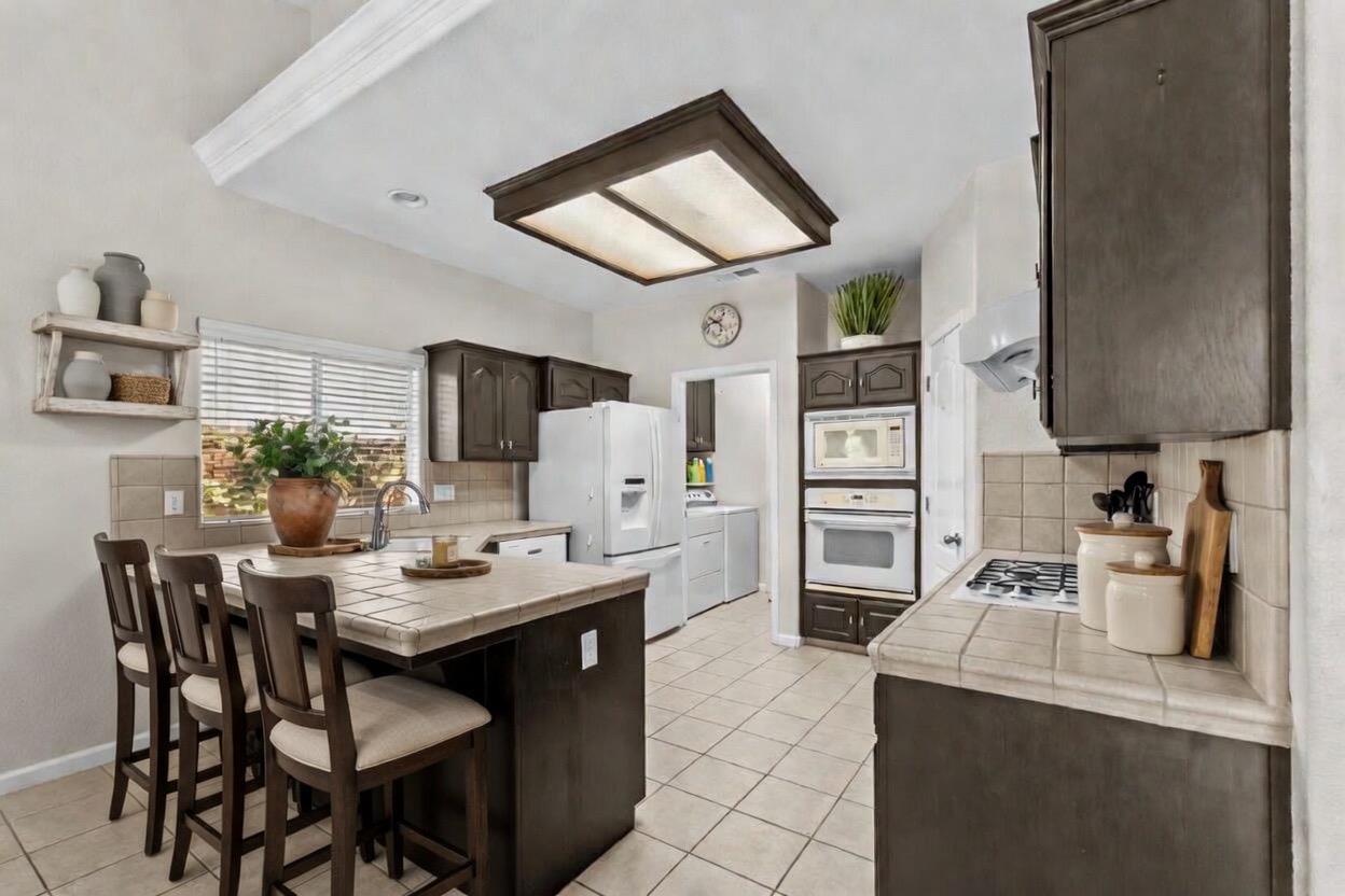 15906 W C St, Kerman, CA 93630