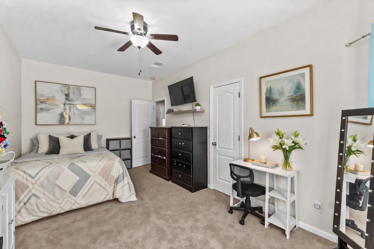 15906 W C St, Kerman, CA 93630